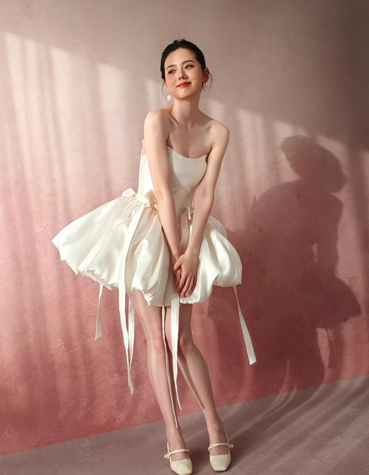 Dreamy Strapless Feast Short Dress Backless Satin Fabric Bow-Knot Ball Gown Homecoming Dress AP0752