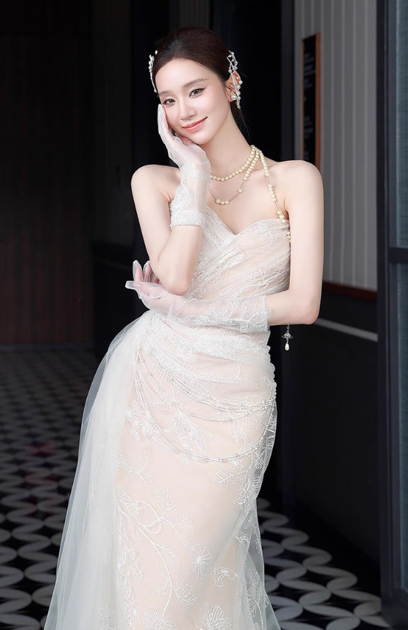 Fairy Tale Strapless Beading Cinched-Waist Halter Dress Textured Tulle Layered Prom Dress AP0753