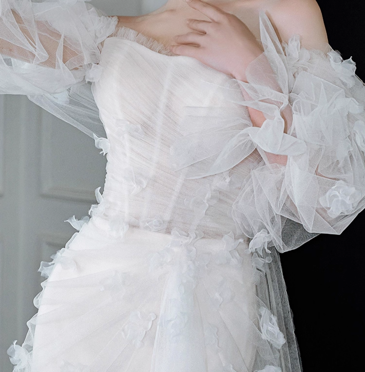 Romantic Strapless Off-Shoulder Maxi Dress 3D Organza Petal Mesh Ruffles Sleeve Prom Dress AP0755