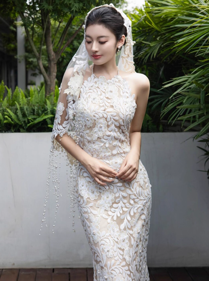 Vogue Breathable Fabric Beading Backless Mermaid Dress 3D Petal Halter Wedding Dress AP0761