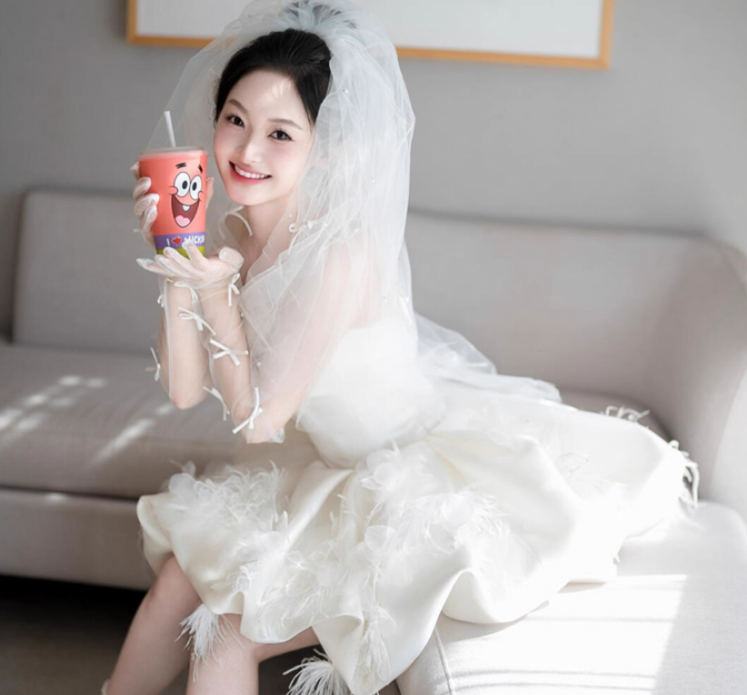 Cute Satin Fabric Lustrous Feast Birthday Dress Backless Feather Strapless A-Line Homecoming Dress AP0770