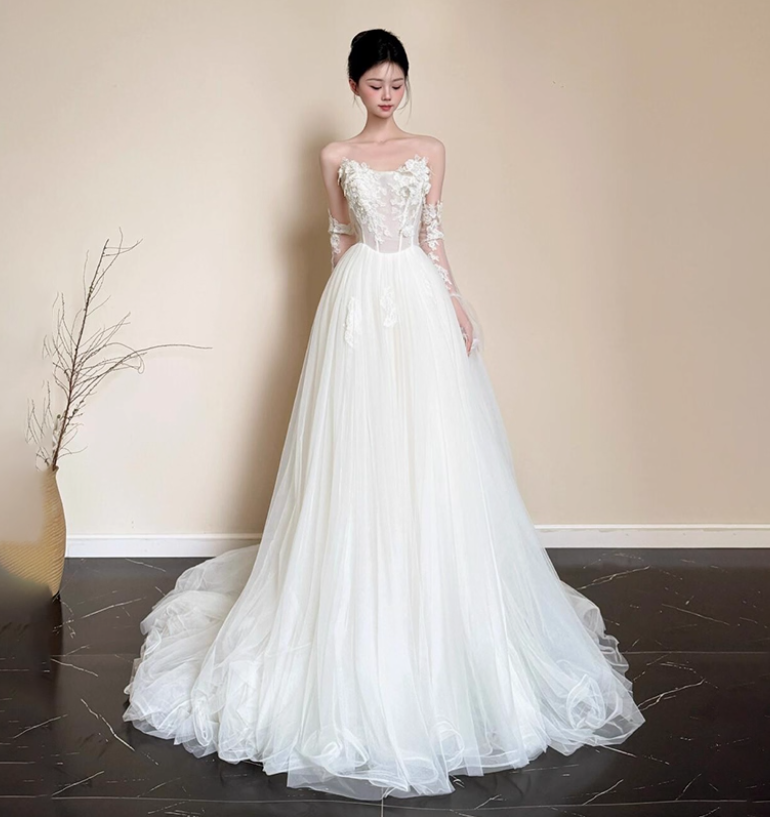 Classical Lace Applique Satin Fabric Maxi Dress Vintage Tulle Layered Strapless Wedding Dress AP0772