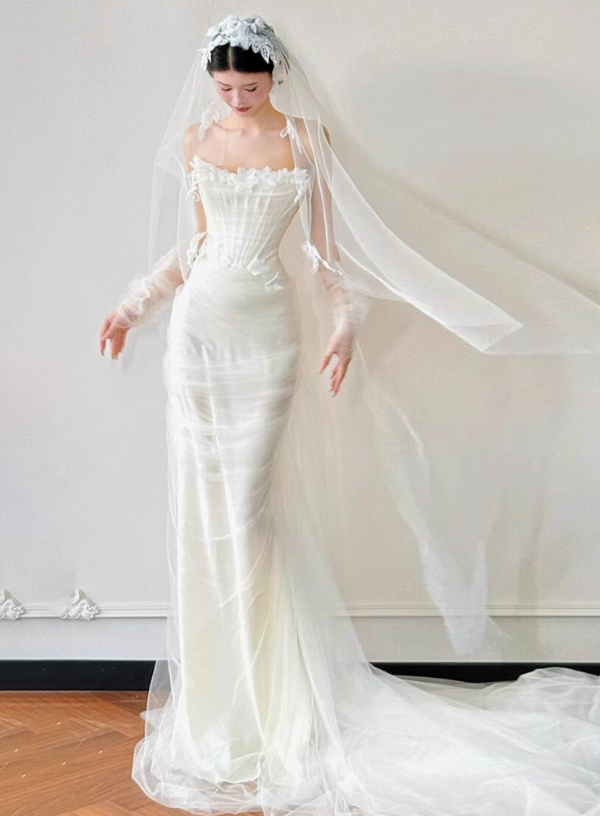 Ethereal Applique Sheer Tulle Train Mermaid Dress Timeless Strapless Tulle Overlay Wedding Dress AP0776