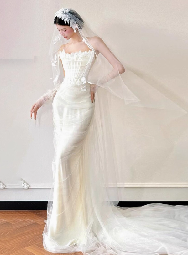 Ethereal Applique Sheer Tulle Train Mermaid Dress Timeless Strapless Tulle Overlay Wedding Dress AP0776