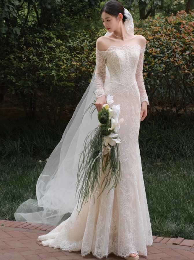 Romantic Long Lace Sleeve Breathable Sheath Bridal Dress Vintage Off-Shoulder Mermaid Wedding Dress AP0779