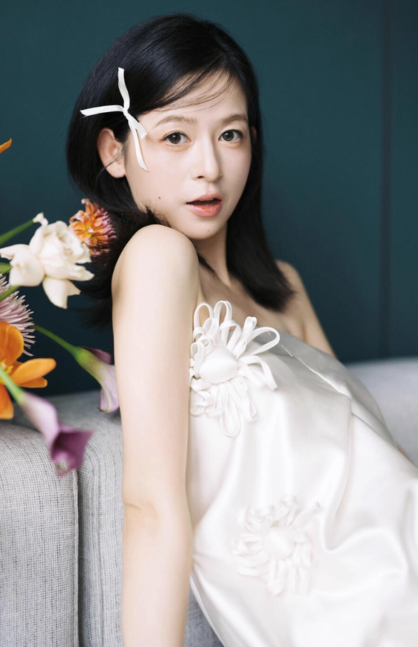 Retro Soft Satin Fabric Stereo Floral Engagement Dress Niche Strapless Elegant Backless Wedding Dress AP0784