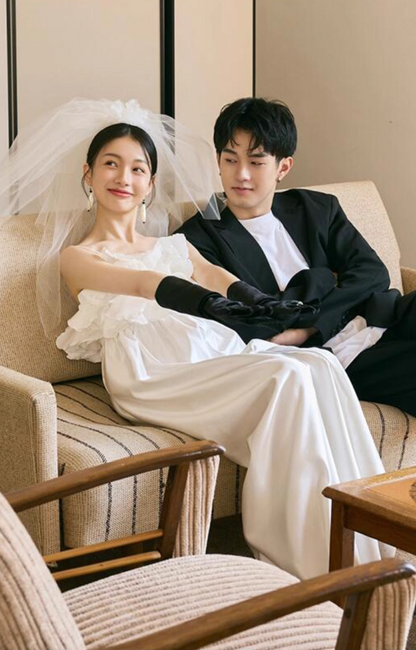 Exquisite Ruffle Trimmed Bridal Dress Niche Spaghetti Strap Satin Fabric Wedding Dress AP0792