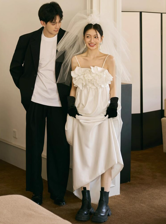 Exquisite Ruffle Trimmed Bridal Dress Niche Spaghetti Strap Satin Fabric Wedding Dress AP0792