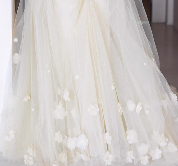 Dreamy Mesh Long Sleeve Off-Shoulder Maxi Dress Stereo Petal Tulle Overlay Beading Prom Dress AP0795