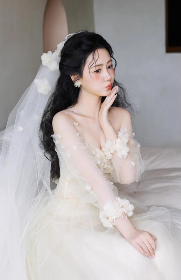 Dreamy Mesh Long Sleeve Off-Shoulder Maxi Dress Stereo Petal Tulle Overlay Beading Prom Dress AP0795