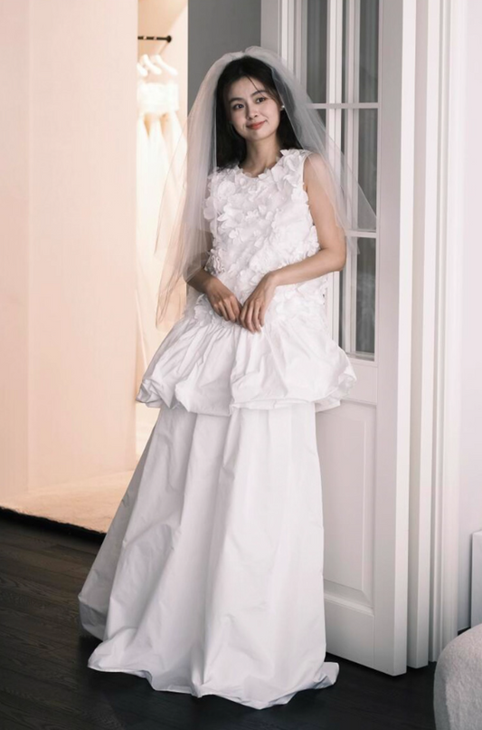 Graceful Stereo Floral Feast Dress Ball Gown Ruffles Hem Layered Wedding Dress AP0797