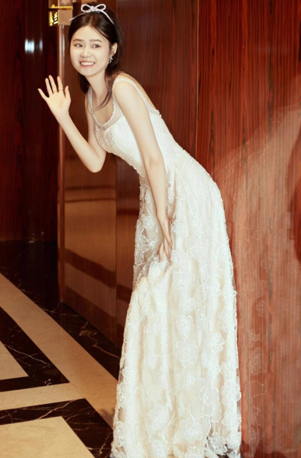 Classical Stereo Applique Tulle Bridal Dress Niche Spaghetti Strap Double Layers Wedding Dress AP0799