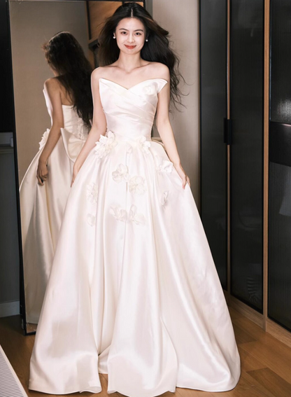 Enchanting Smooth Fabric Strapless Engagement Dress Stereo Applique Strapless Wedding Dress AP0800