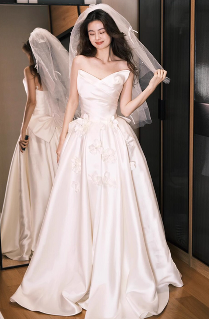 Enchanting Smooth Fabric Strapless Engagement Dress Stereo Applique Strapless Wedding Dress AP0800