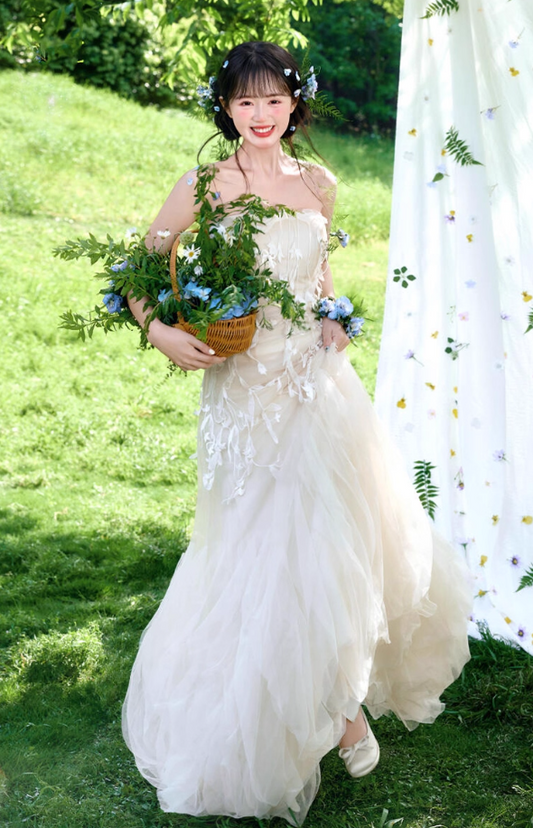 Charming Flowy Tulle Layered Hem Strapless Engagement Dress Stereo Applique Wedding Dress AP0802