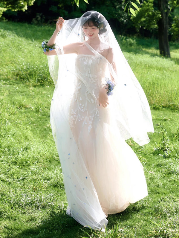 Charming Flowy Tulle Layered Hem Strapless Engagement Dress Stereo Applique Wedding Dress AP0802