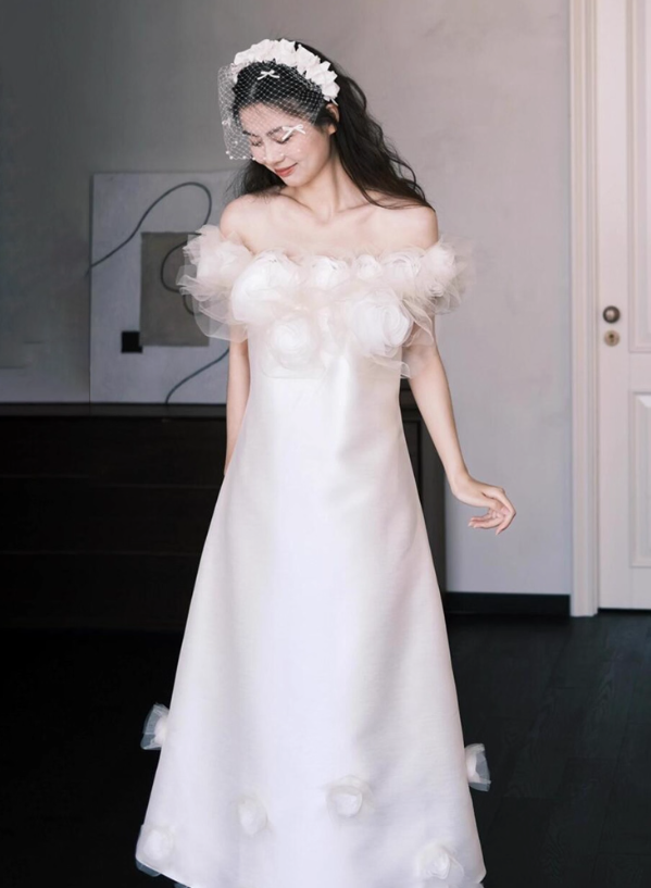 Ethereal Lace Flower Off-Shoulder Maxi Dress Classical Satin Fabric Flattering Prom Dress AP0807