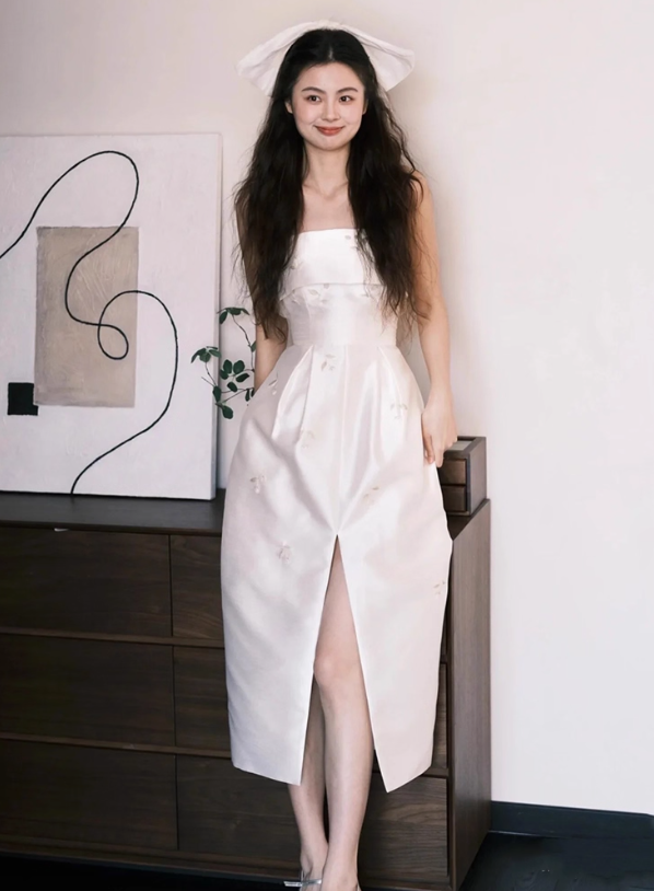 Innovative High-Slit Strapless Satin Midi Dress with Pockets Minimalist Textured Flower Prom Dress AP0812