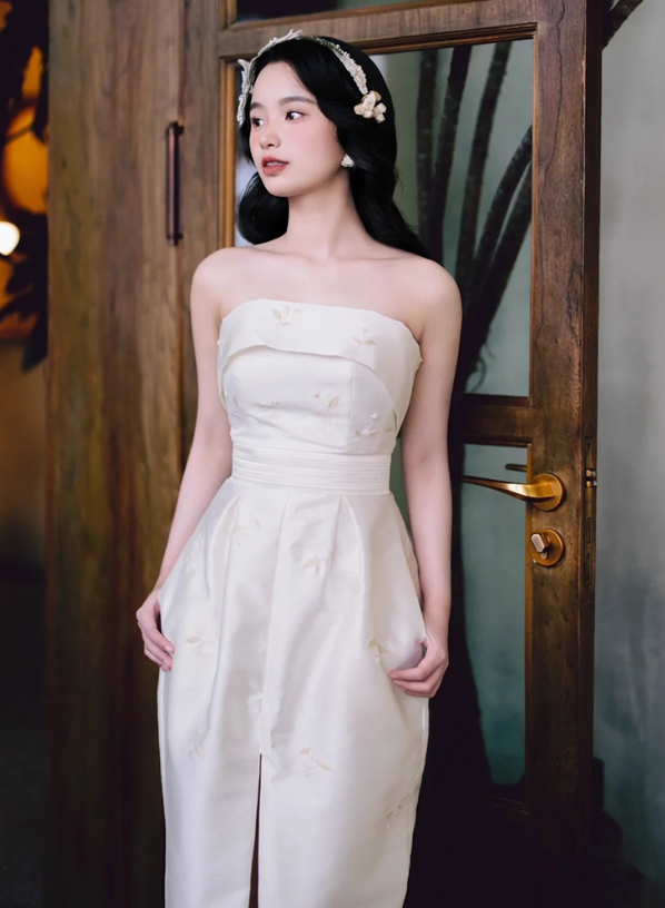 Innovative High-Slit Strapless Satin Midi Dress with Pockets Minimalist Textured Flower Prom Dress AP0812