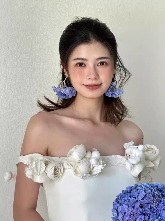 Minimalist Soft Fabric Maxi Dress With Train Elegant Off-Shoulder Stereo Flowers Prom Dress AP0814