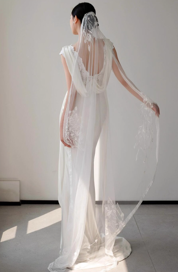 Luxurious V-Neck Sleeveless Interior Lace Mermaid Dress Draped Back Satin Fabric Prom Dress AP0815