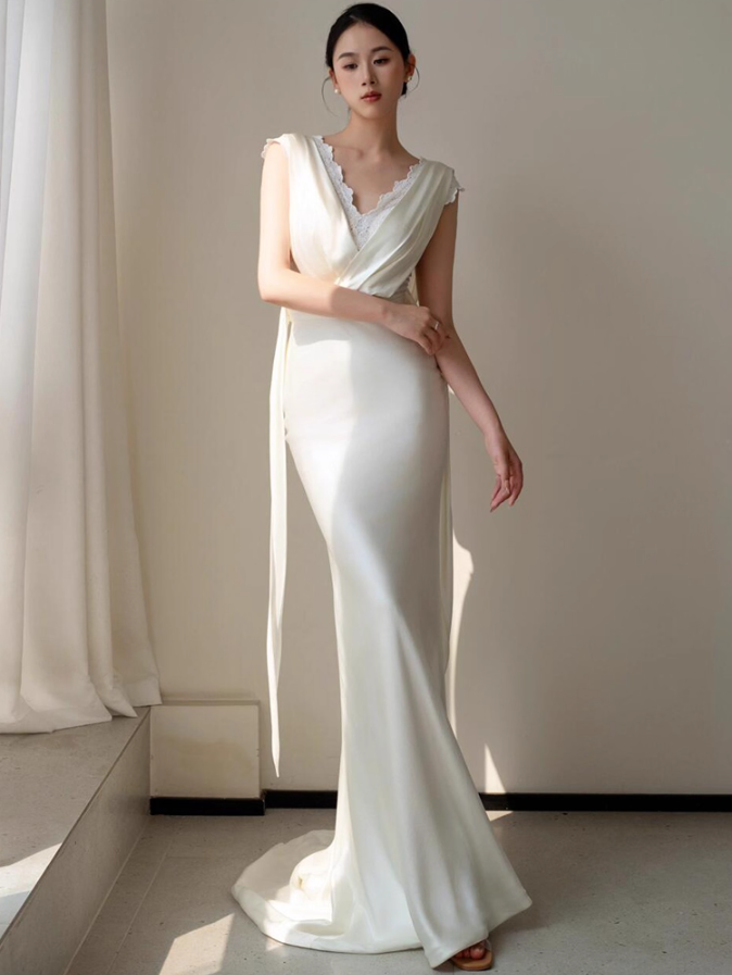 Luxurious V-Neck Sleeveless Interior Lace Mermaid Dress Draped Back Satin Fabric Prom Dress AP0815