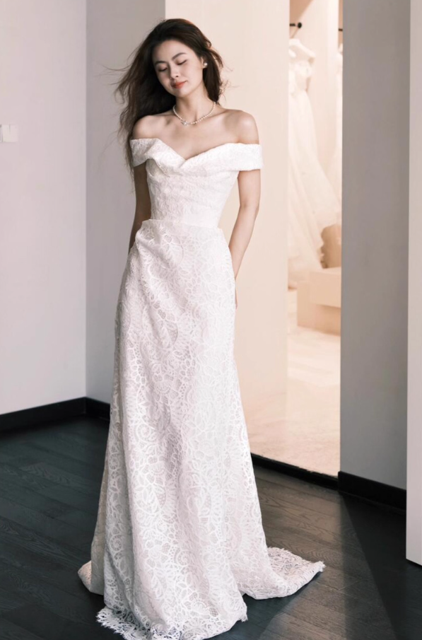 Classical Off-Shoulder Soft Fabric Maxi Dress Elegant Textured Flowers Tulle Overlay Prom Dress AP0817