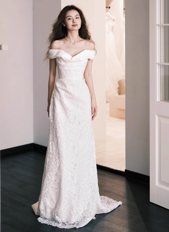 Classical Off-Shoulder Soft Fabric Maxi Dress Elegant Textured Flowers Tulle Overlay Prom Dress AP0817