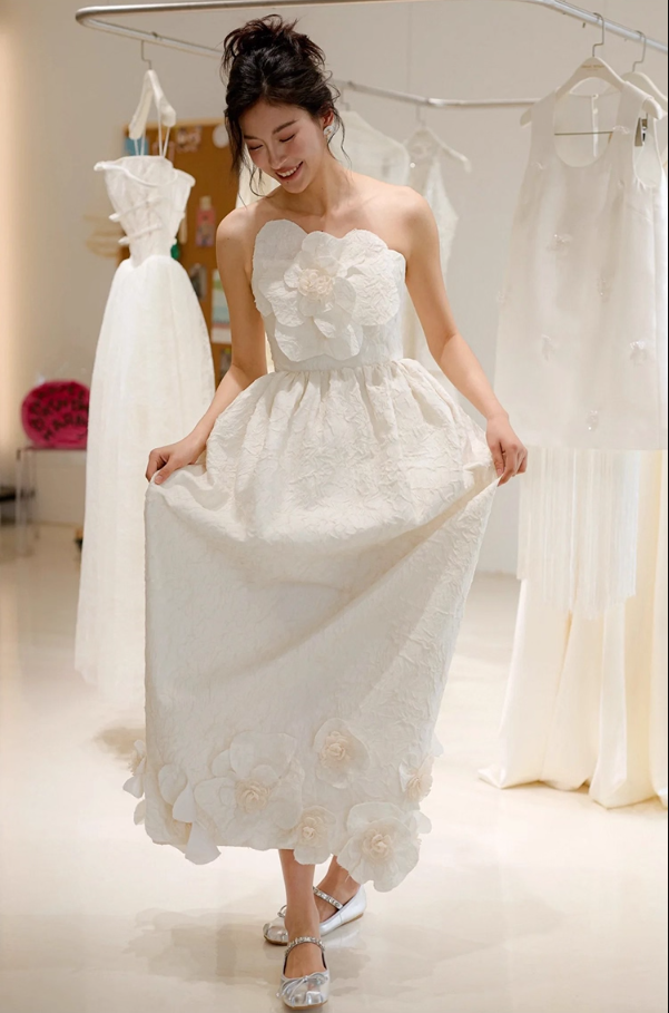 Retro Big Stereo Flowers Strapless Bridal Dress Minimalist Textured Fabric Wedding Dress AP0819