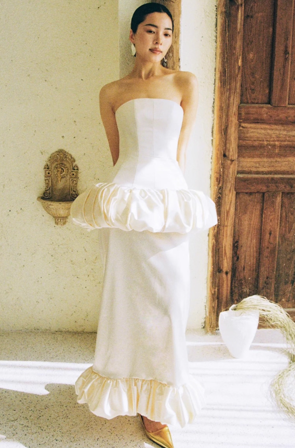 Novelty Ruffle Hem Peplum Maxi Dress Zipper Back Minimalist Satin Fabric Strapless Wedding Dress AP0820