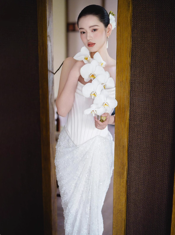 Elegant Lustrous Tulle Splicing Strapless Evening Mermaid Dress Applique Cinched-Waist Prom Dress AP0823