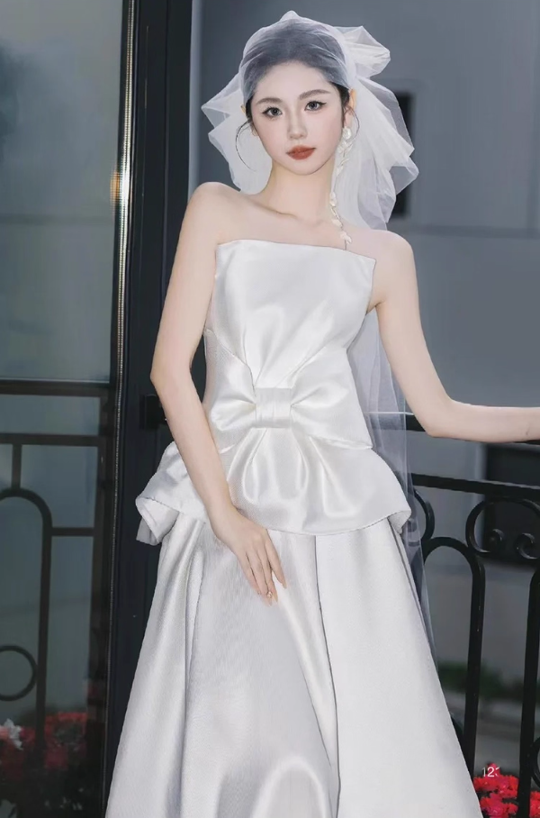 Romantic Smooth Fabric Strapless Engagement Dress Square Neckline Big Bow-Knot Wedding Dress AP0830