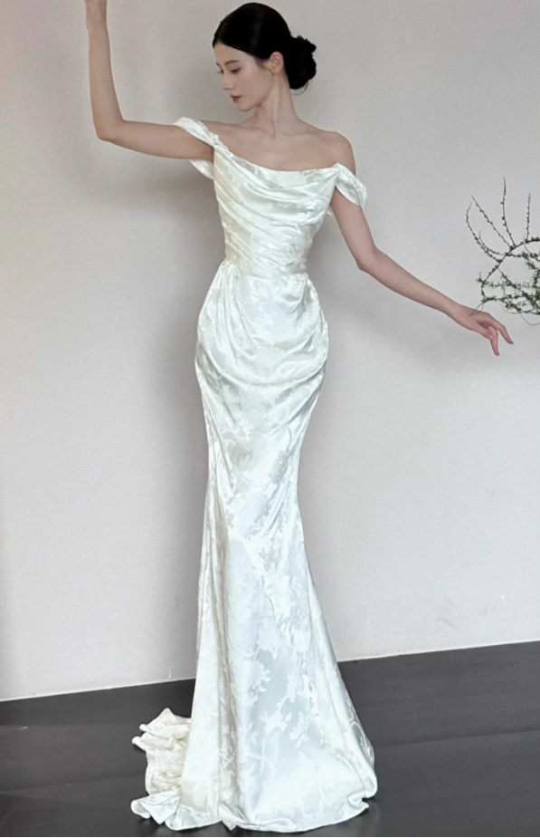 Graceful Lustrous Satin Fabric Mermaid Strapless Off-Shoulder Bodycon Prom Dress AP0831