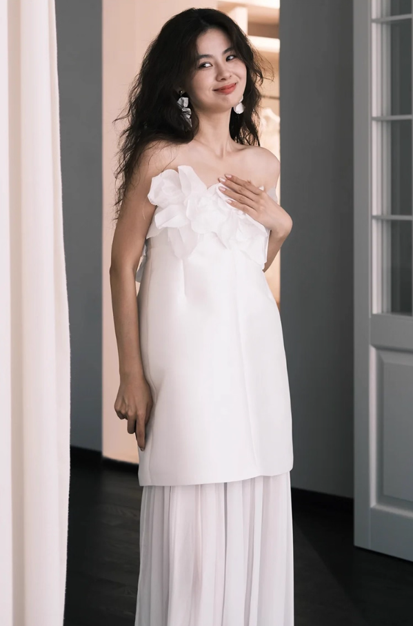 Minimalist Applique Tulle Splicing Bridal Dress Strapless Smooth Fabric Wedding Dress AP0835