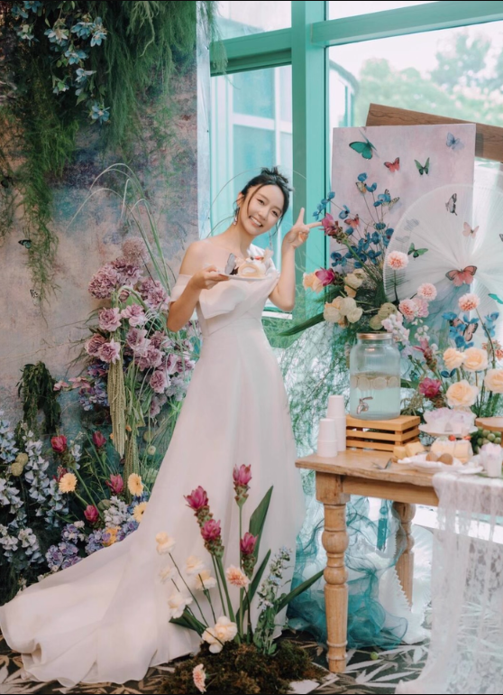 Romantic Off-Shoulder Large Bow Detail Bridal Dress Chic Satin Fabric Graceful Train Wedding Dress AP0837