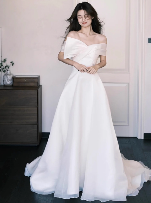 Romantic Off-Shoulder Large Bow Detail Bridal Dress Chic Satin Fabric Graceful Train Wedding Dress AP0837