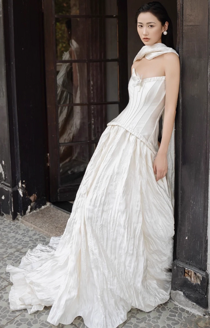 Niche Lustrous Smooth Fabric Engagement Dress Strapless Pleated Soft Bottom Wedding Dress AP0840