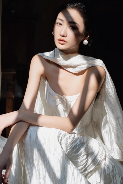 Niche Lustrous Smooth Fabric Engagement Dress Strapless Pleated Soft Bottom Wedding Dress AP0840