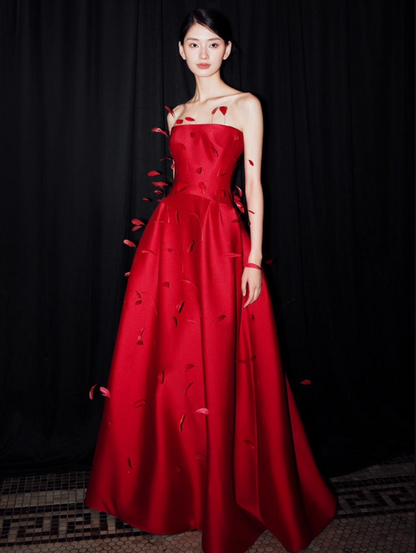 Niche Red Lustrous Fabric Evening Dress Stereo Petal Detailing Strapless Prom Dress AP0841