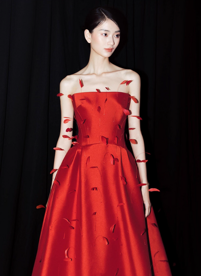 Niche Red Lustrous Fabric Evening Dress Stereo Petal Detailing Strapless Prom Dress AP0841