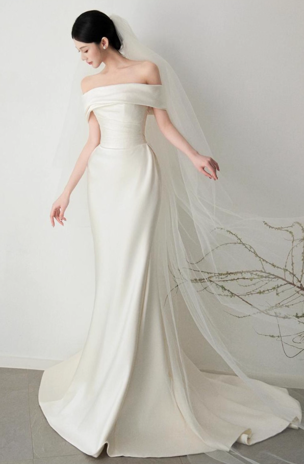 Good Quality Smooth Satin Fabric Minimalist Bridal Dress Off-Shoulder Strapless Prom Dress AP0843
