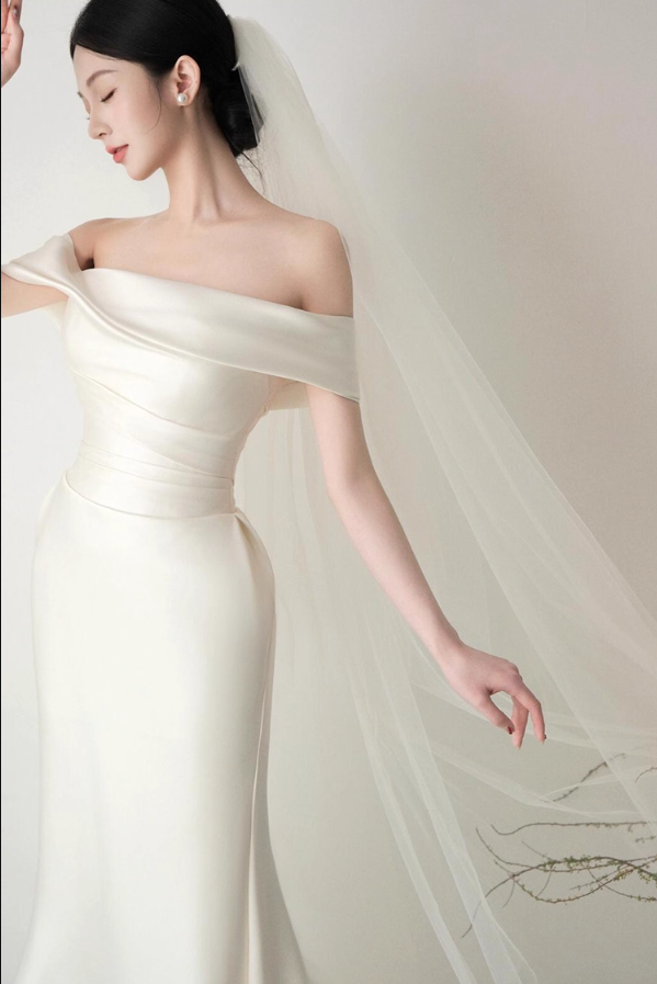 Good Quality Smooth Satin Fabric Minimalist Bridal Dress Off-Shoulder Strapless Prom Dress AP0843