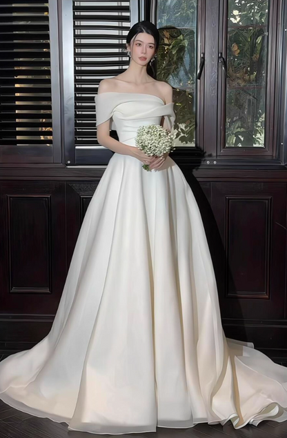 Minimalist Off-Shoulder Strapless Tulle Overlay Bridal Dress Satin Fabric Ball Gown Wedding Dress AP0848