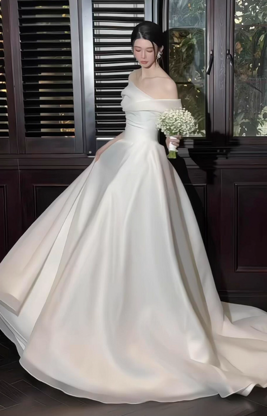 Minimalist Off-Shoulder Strapless Tulle Overlay Bridal Dress Satin Fabric Ball Gown Wedding Dress AP0848