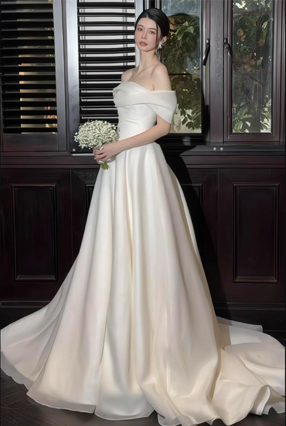 Minimalist Off-Shoulder Strapless Tulle Overlay Bridal Dress Satin Fabric Ball Gown Wedding Dress AP0848