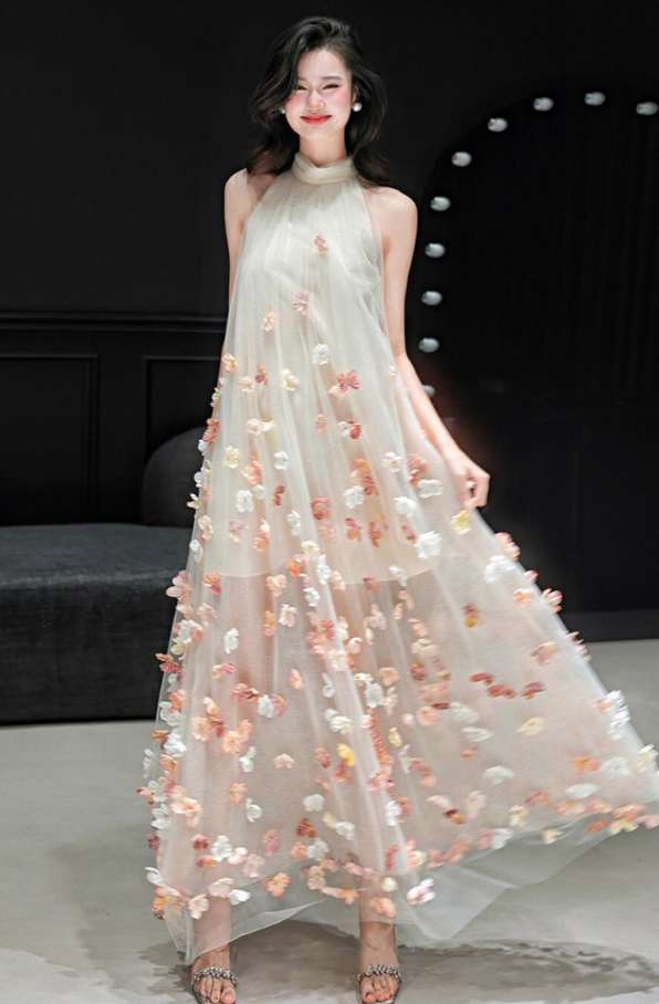 Multi-Colored 3D Floral Applique Evening Dress Sleeveless Sheer Tulle Overlayer Halter Prom Dress AP0865