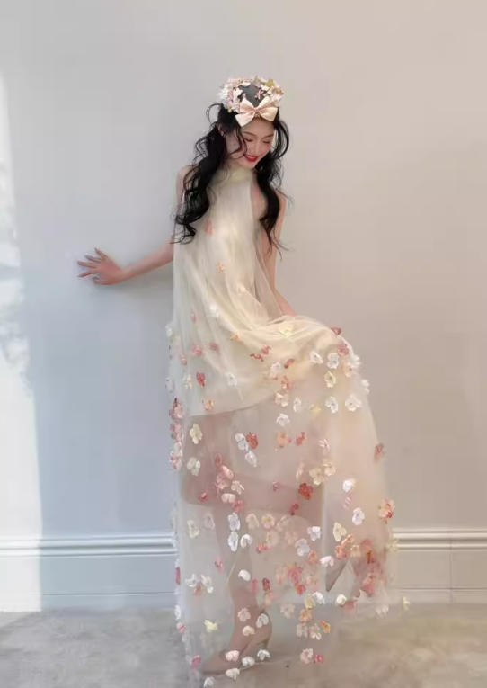 Multi-Colored 3D Floral Applique Evening Dress Sleeveless Sheer Tulle Overlayer Halter Prom Dress AP0865