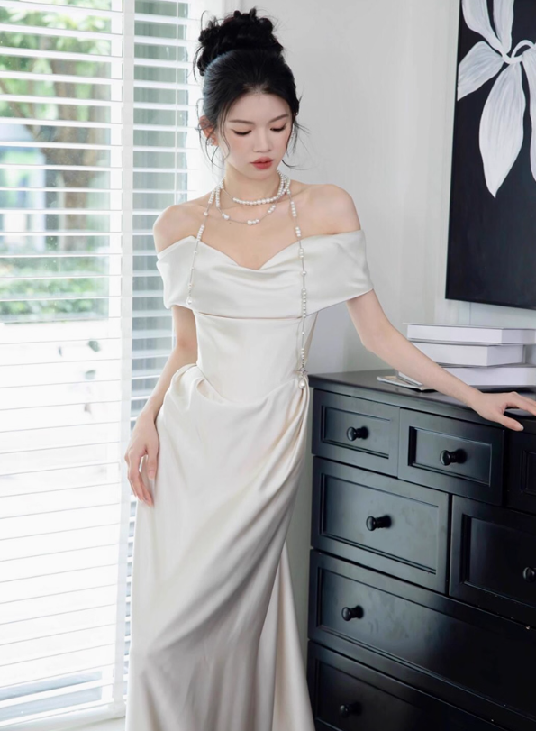 Minimalist Satin Fabric Asymmetric Neckline Bridal Dress Off-Shoulder Cinched-Waist Wedding Dress AP0866