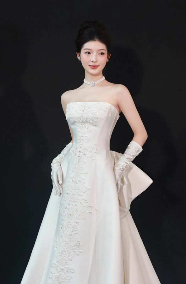 Alluring Applique Beading Big Bow Ornament Bridal Dress Strapless Satin Fabric Wedding Dress AP0869