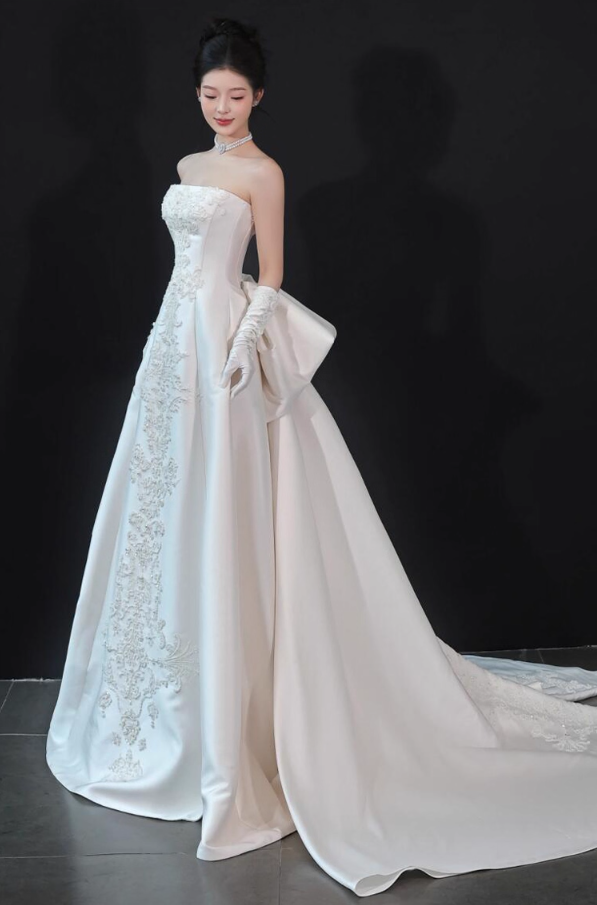 Alluring Applique Beading Big Bow Ornament Bridal Dress Strapless Satin Fabric Wedding Dress AP0869